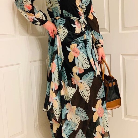 Absolutely beautiful maxi dress - Picture 2 of 7